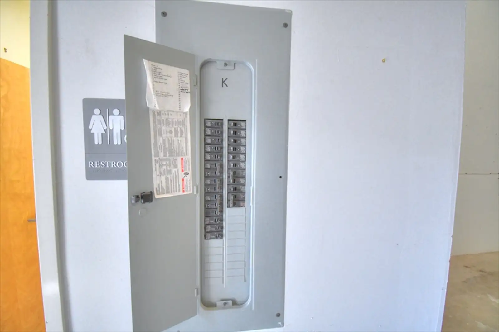 Office/Warehouse image 11