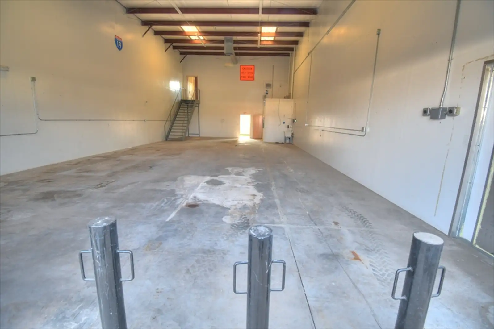 Office/Warehouse image 17