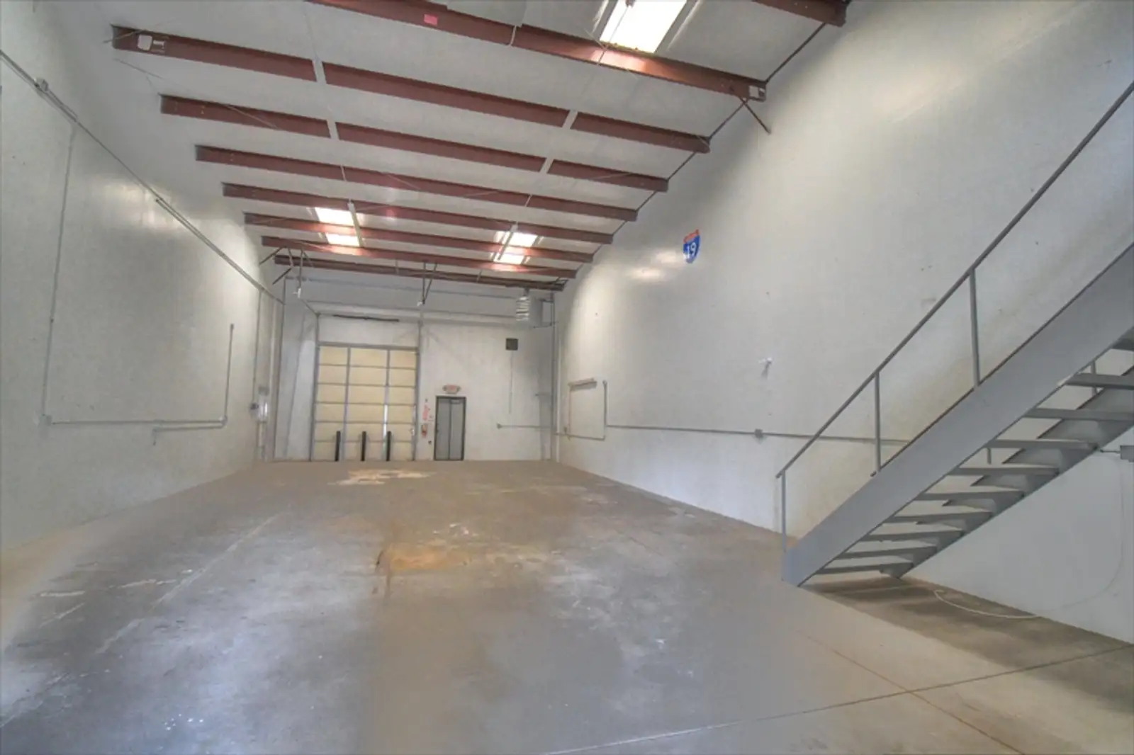 Office/Warehouse image 19