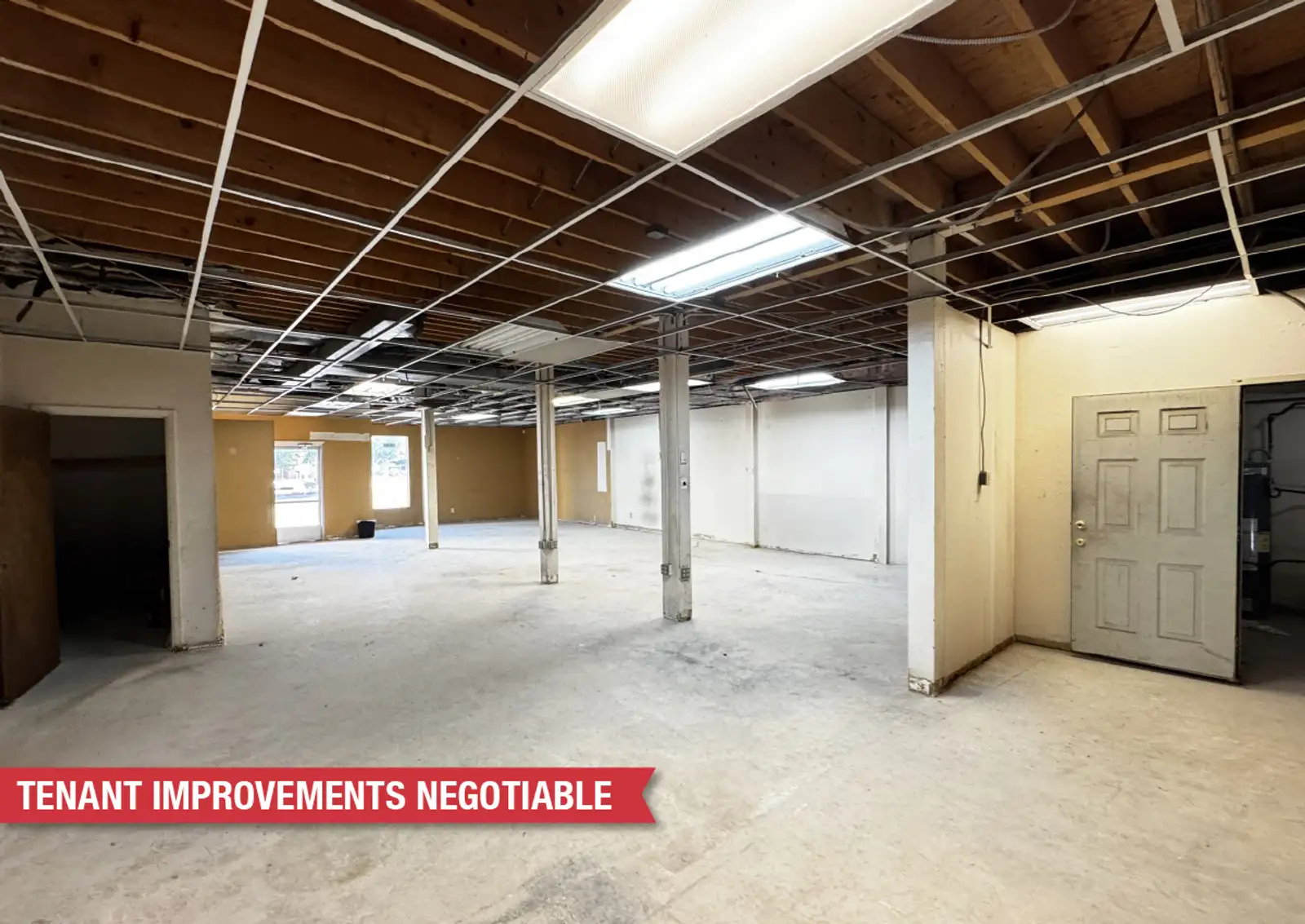Retail/Office Along Menaul Corridor image 5