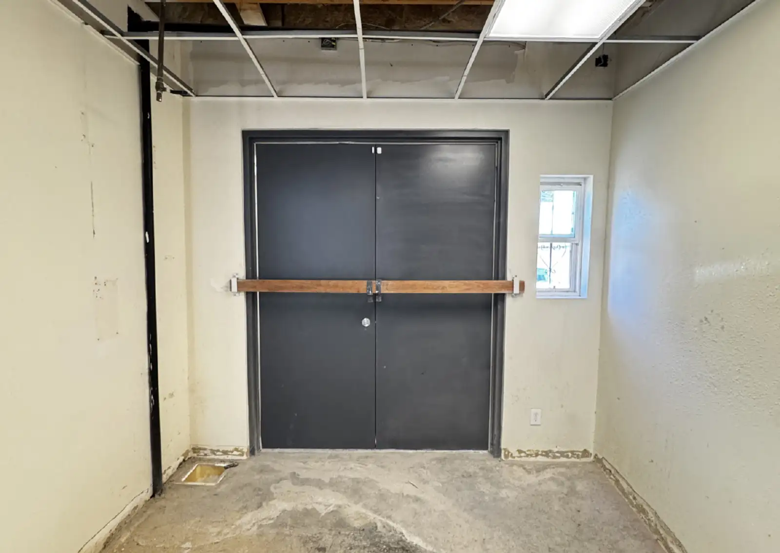 Retail/Office Along Menaul Corridor image 6