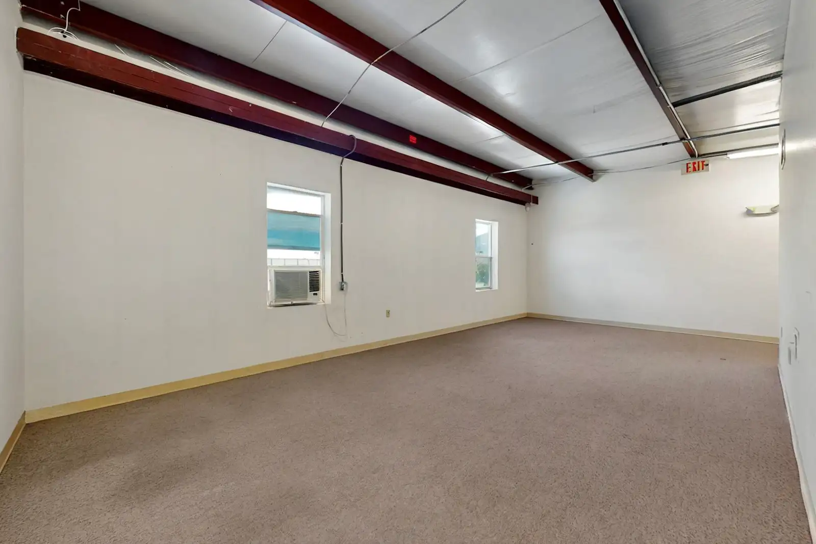 NORTH 125 OFFICE INDUSTRIAL W/ YARD image 20