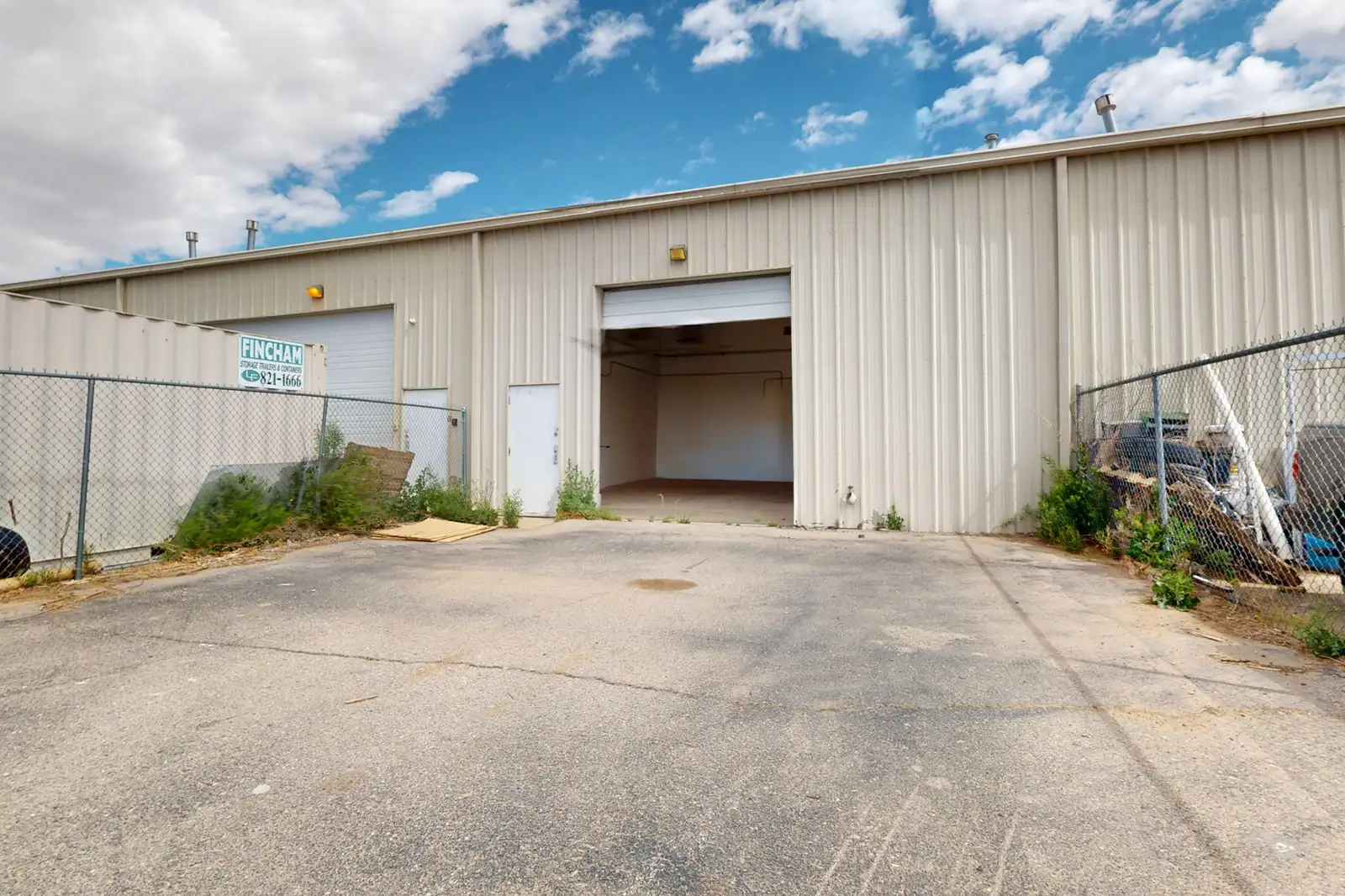 NORTH 125 OFFICE INDUSTRIAL W/ YARD image 1