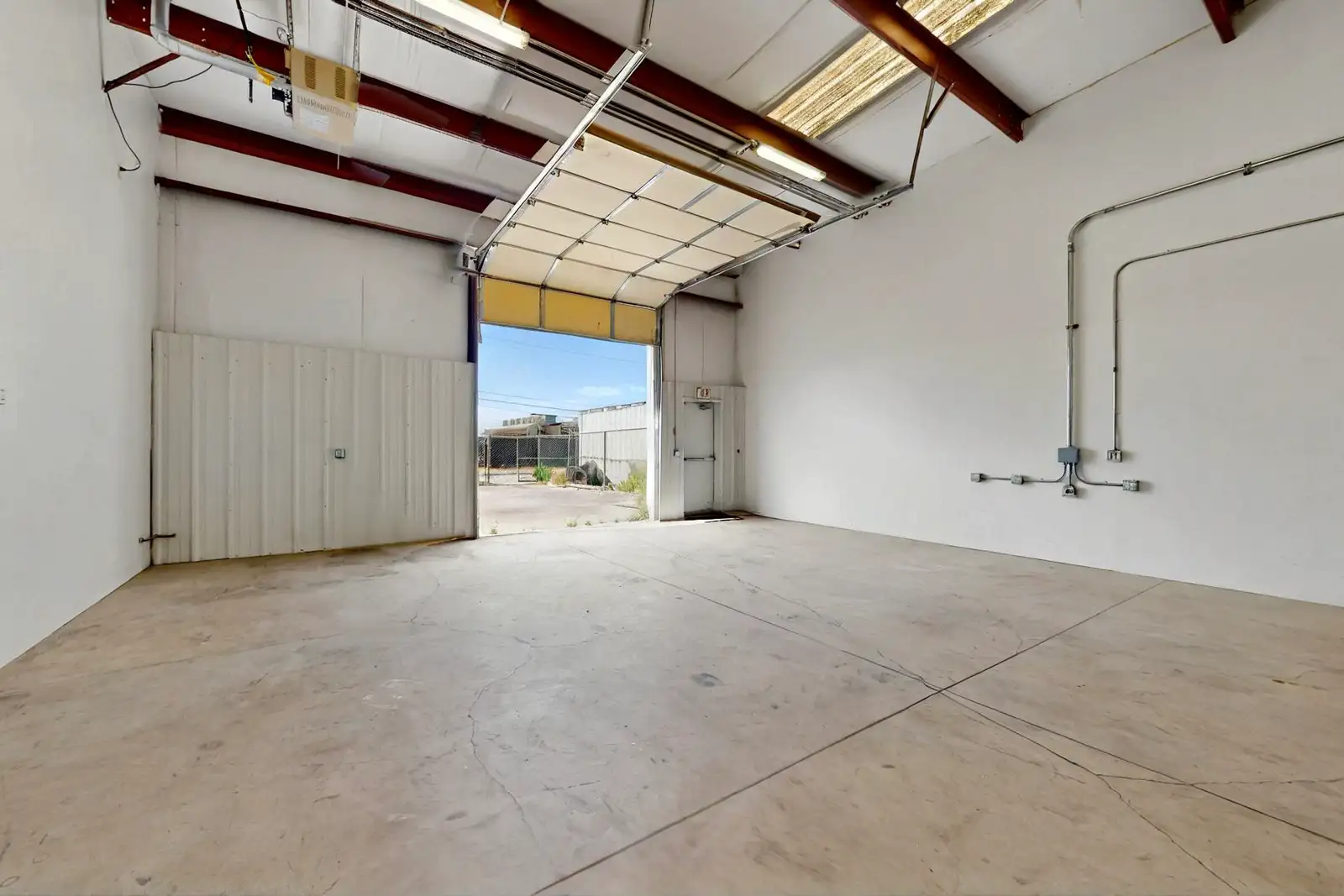 NORTH 125 OFFICE INDUSTRIAL W/ YARD image 26