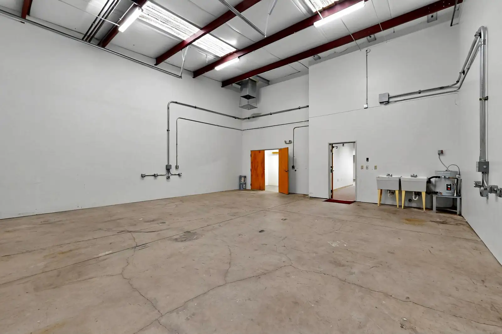 NORTH 125 OFFICE INDUSTRIAL W/ YARD image 24