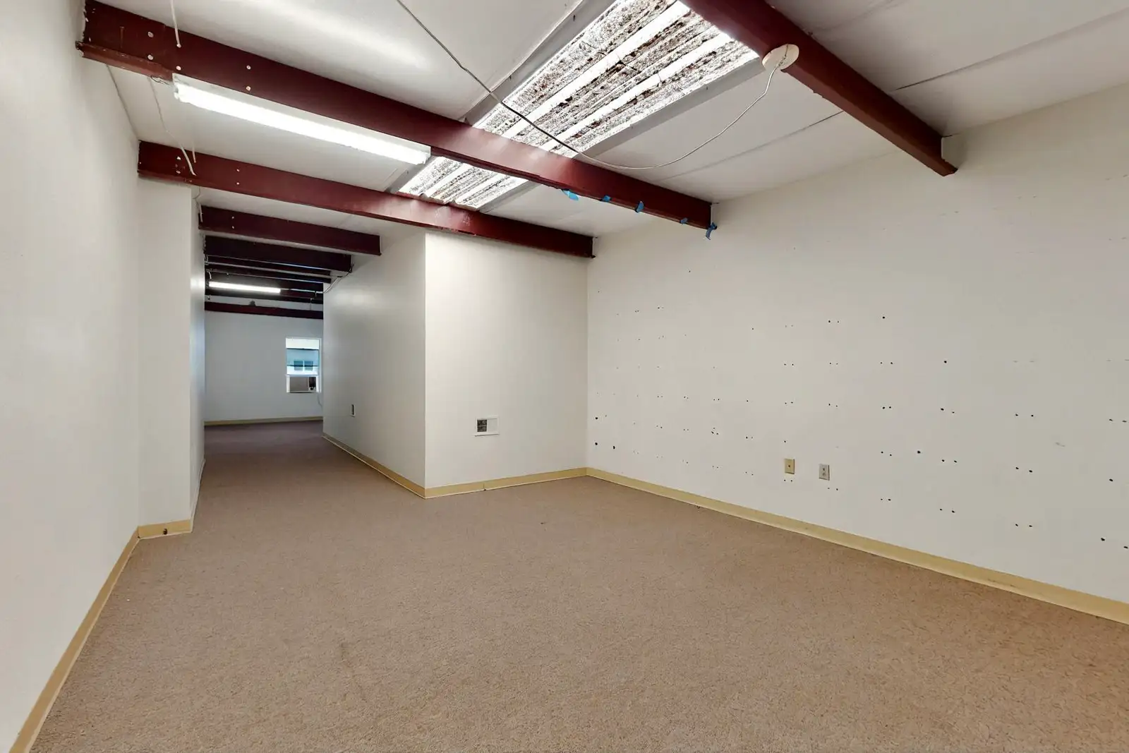 NORTH 125 OFFICE INDUSTRIAL W/ YARD image 22