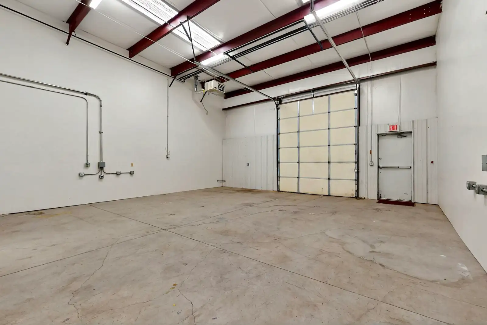 NORTH 125 OFFICE INDUSTRIAL W/ YARD image 25