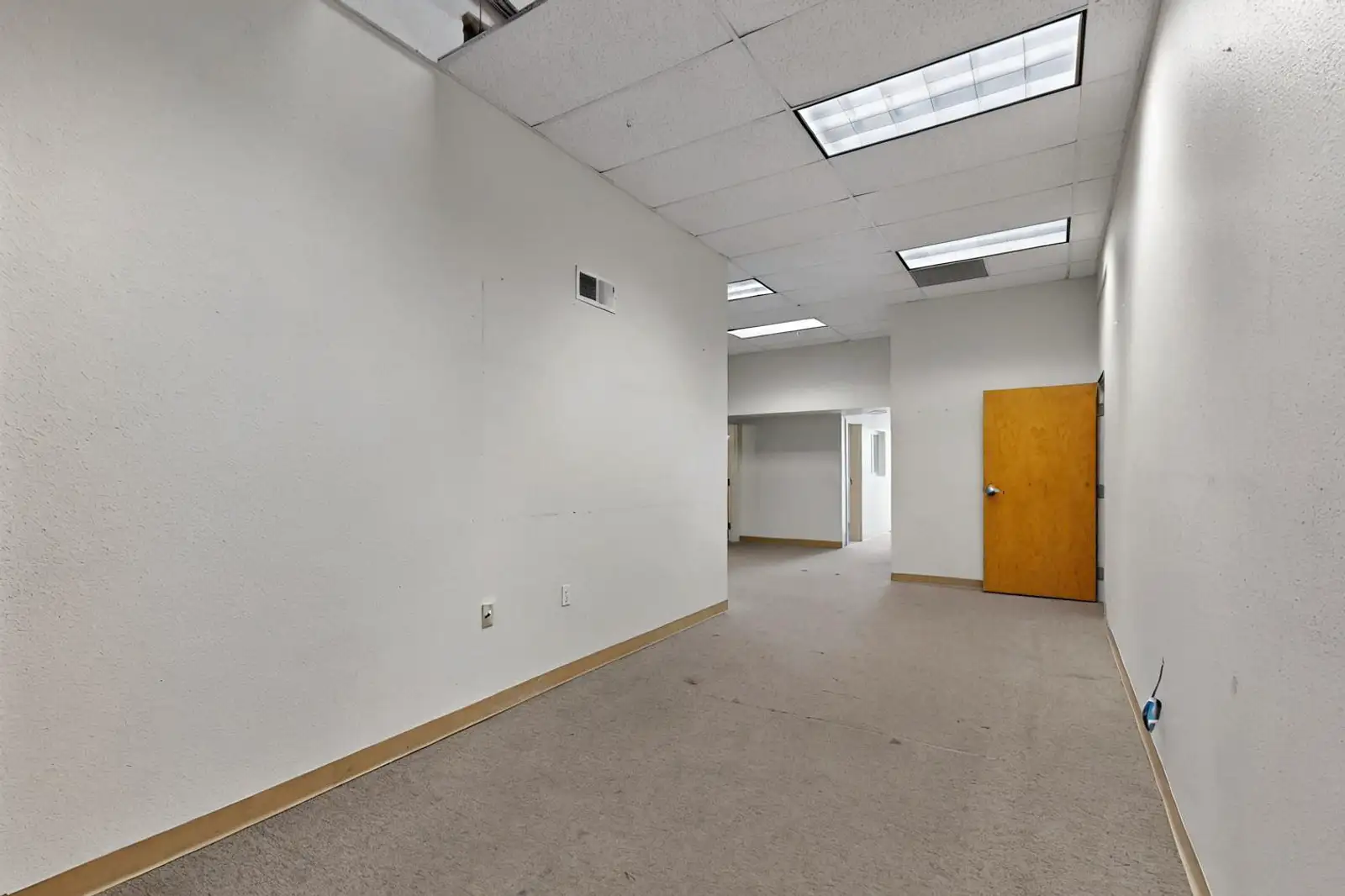 NORTH 125 OFFICE INDUSTRIAL W/ YARD image 12