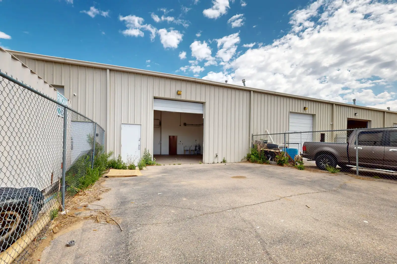 NORTH 125 OFFICE INDUSTRIAL W/ YARD image 29
