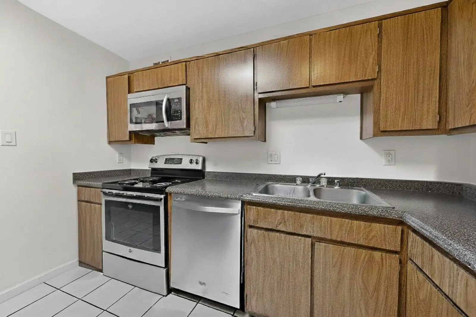 1029 Sage St image 3