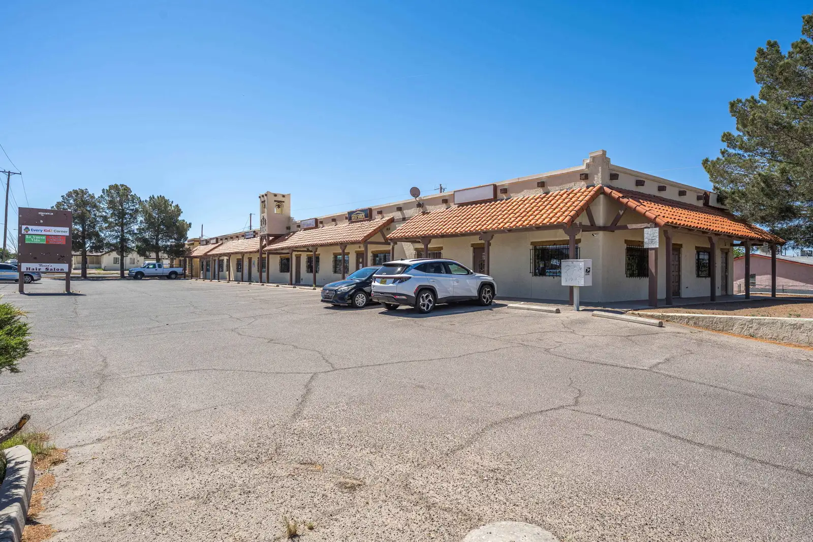 1615 N Solano Dr image 2