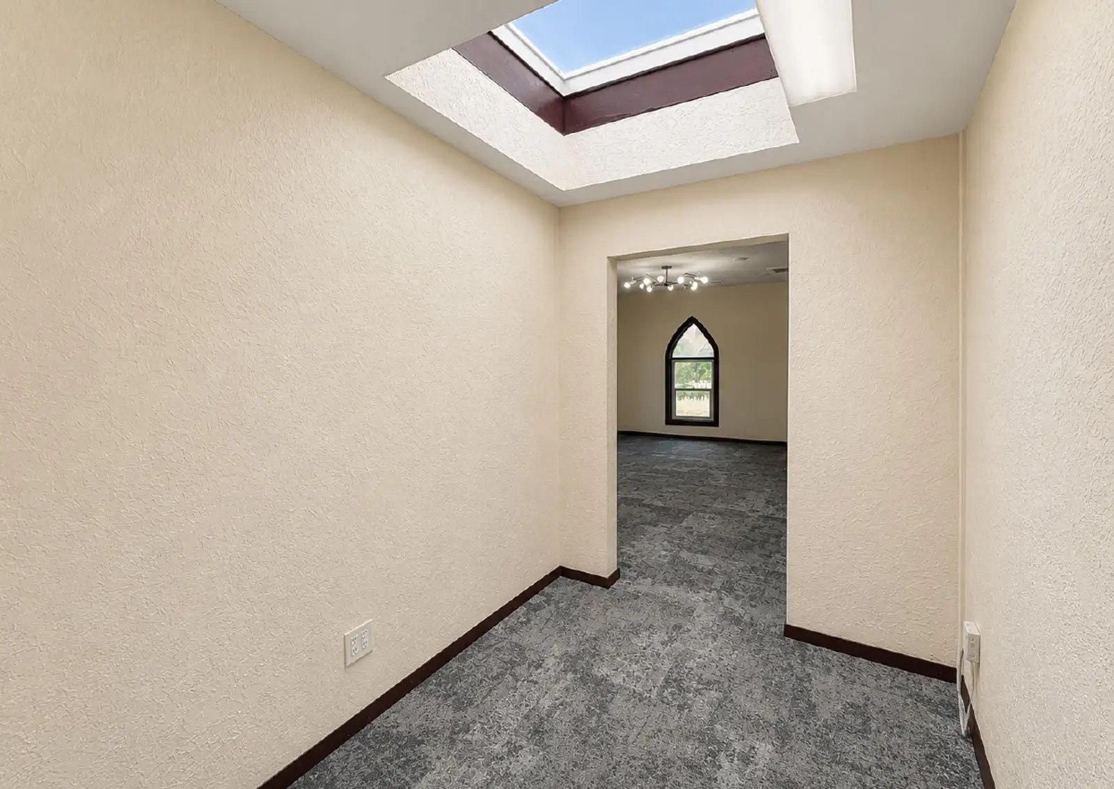 Renovated & Affordable NE Heights Office Suites | NEW HVAC image 11