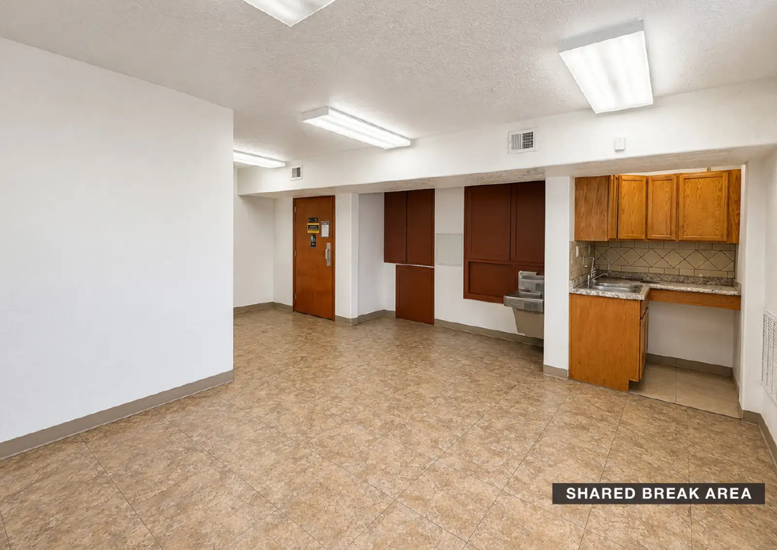 Renovated & Affordable NE Heights Office Suites | NEW HVAC image 7