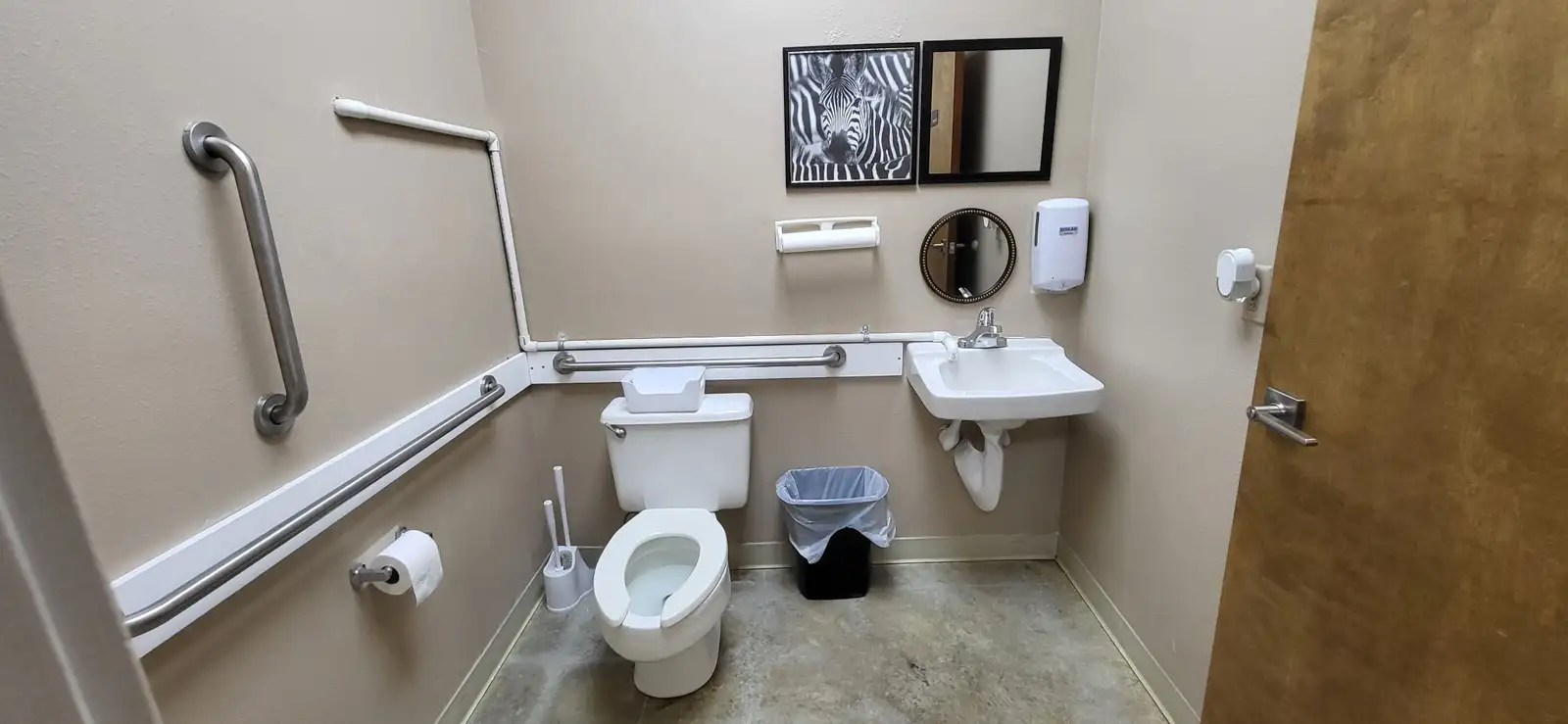 Professional Executive Suites for Lease | 3314 East Highway 66 image 6