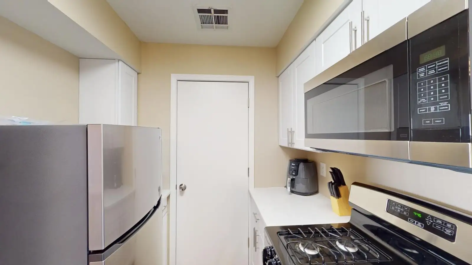 The Pines Apartments image 32