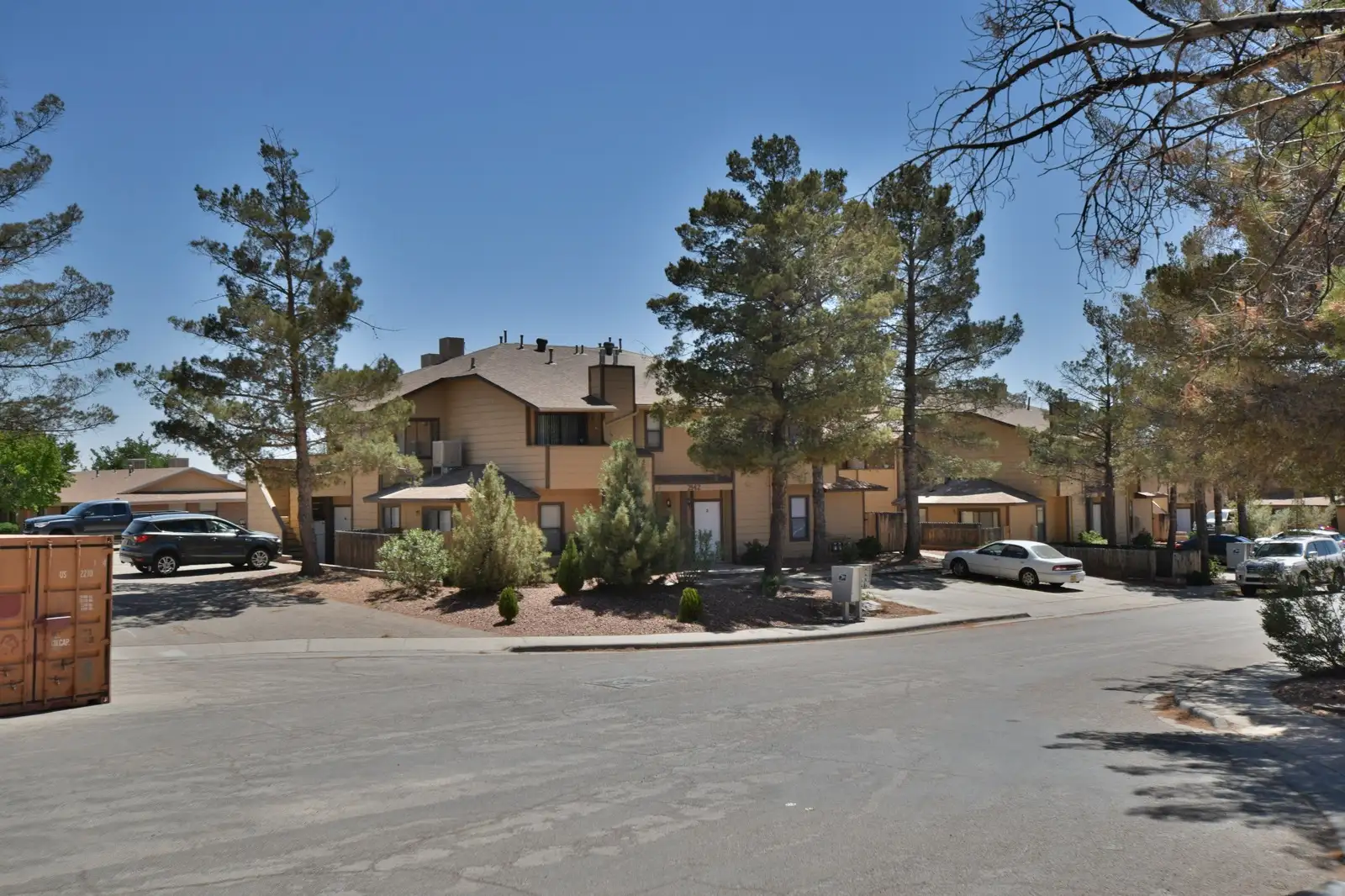 The Pines Apartments image 14