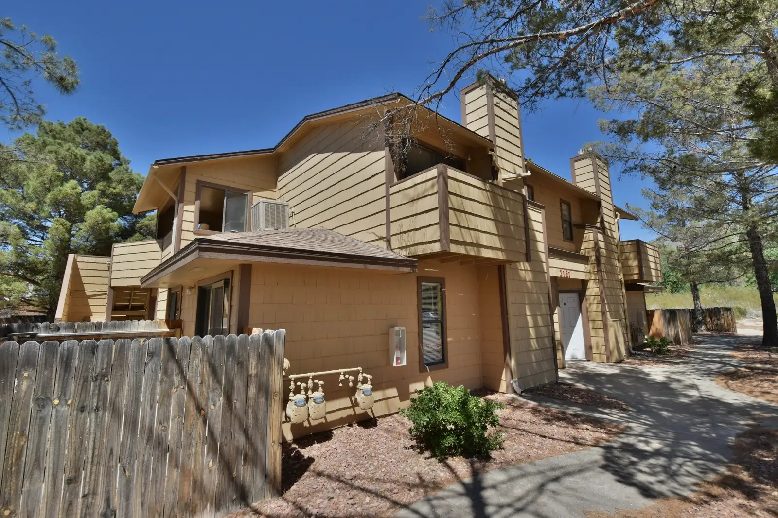 The Pines Apartments image 12