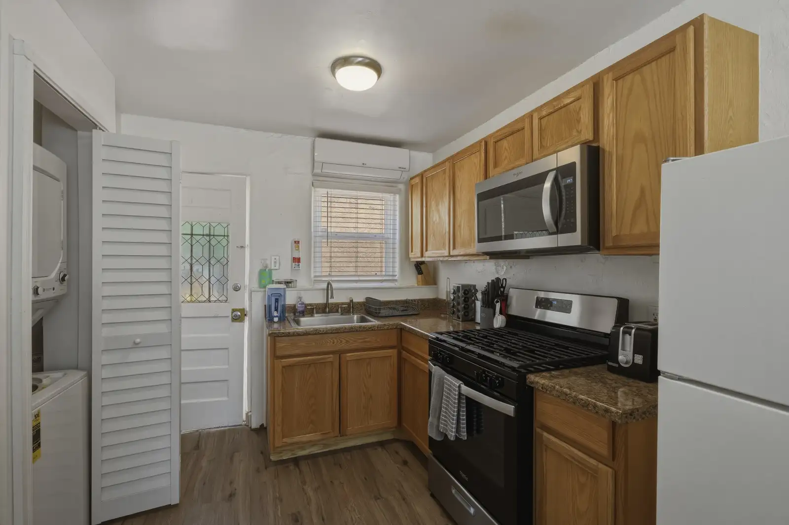 205 Stanford Dr SE image 9