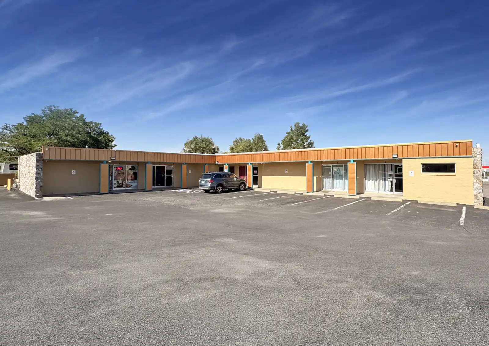 9720 Candelaria Rd NE image 3
