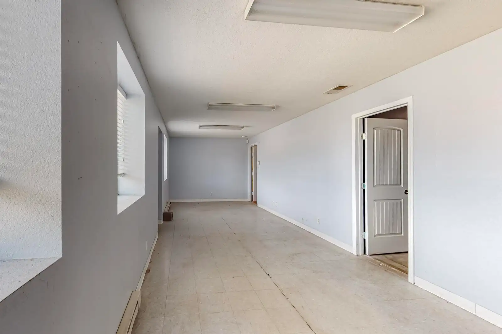 2000 SF Flex Warehouse in Los Lunas image 9