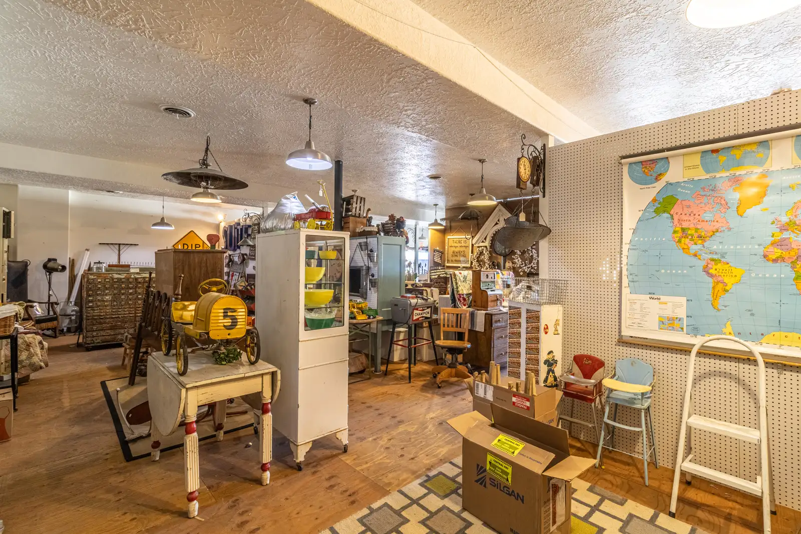 729 E Main St image 22