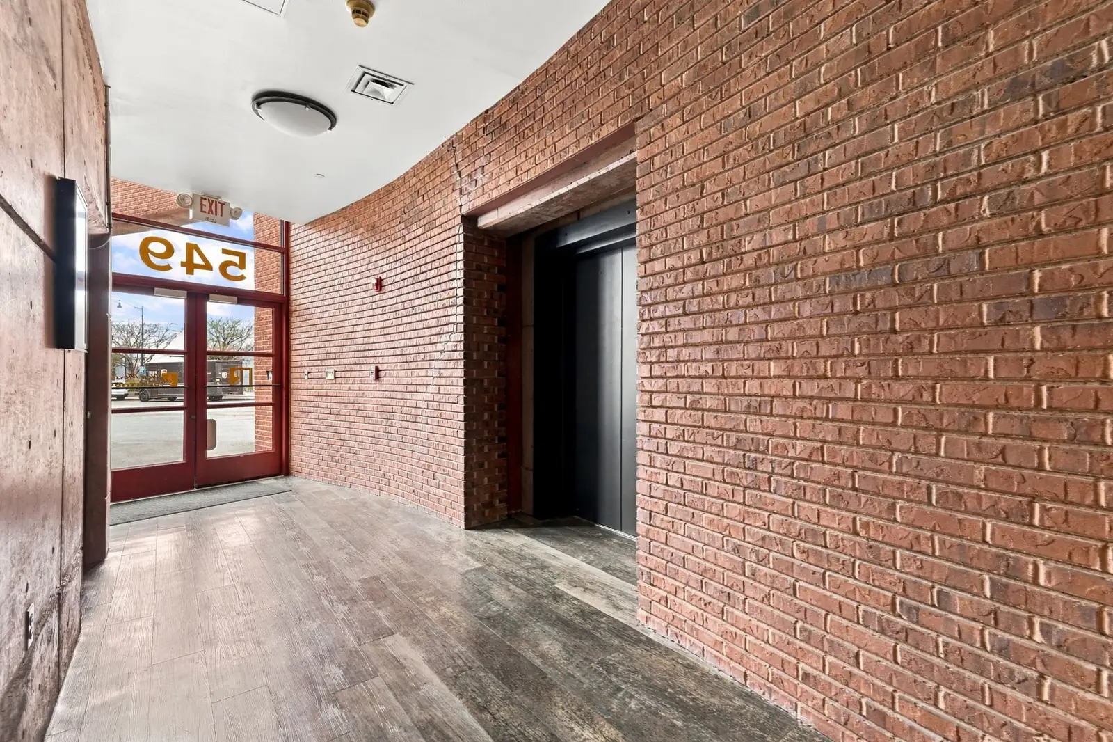 UPSCALE SANTA FE OFFICES IN PRIME LOCATION image 6