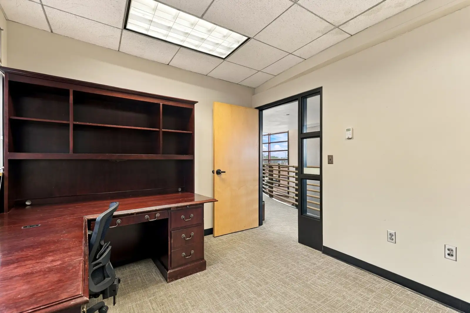 UPSCALE SANTA FE OFFICES IN PRIME LOCATION image 9