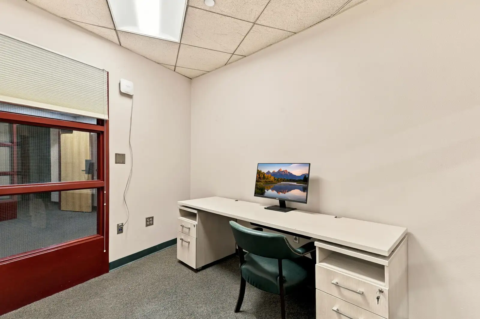 UPSCALE SANTA FE OFFICES IN PRIME LOCATION image 15