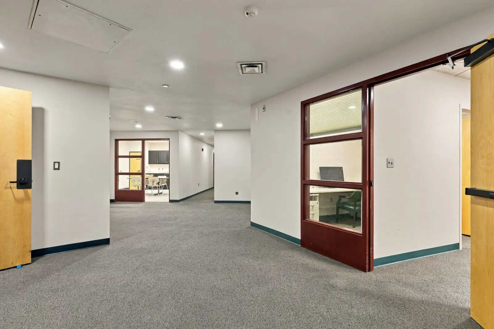 UPSCALE SANTA FE OFFICES IN PRIME LOCATION image 11