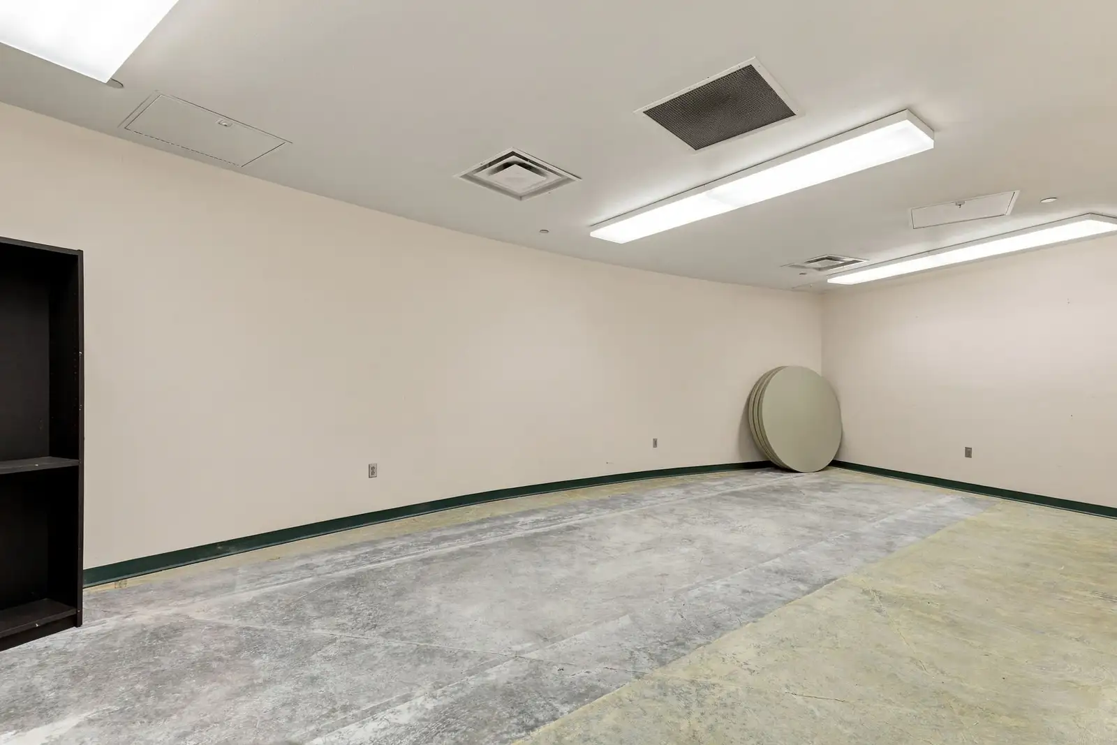 UPSCALE SANTA FE OFFICES IN PRIME LOCATION image 20