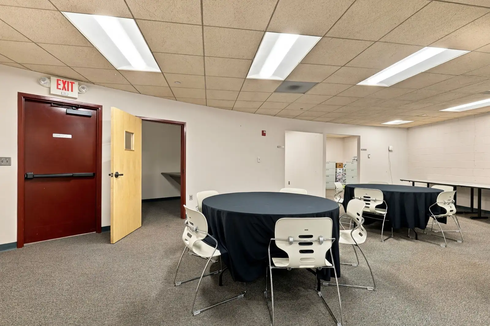 UPSCALE SANTA FE OFFICES IN PRIME LOCATION image 21