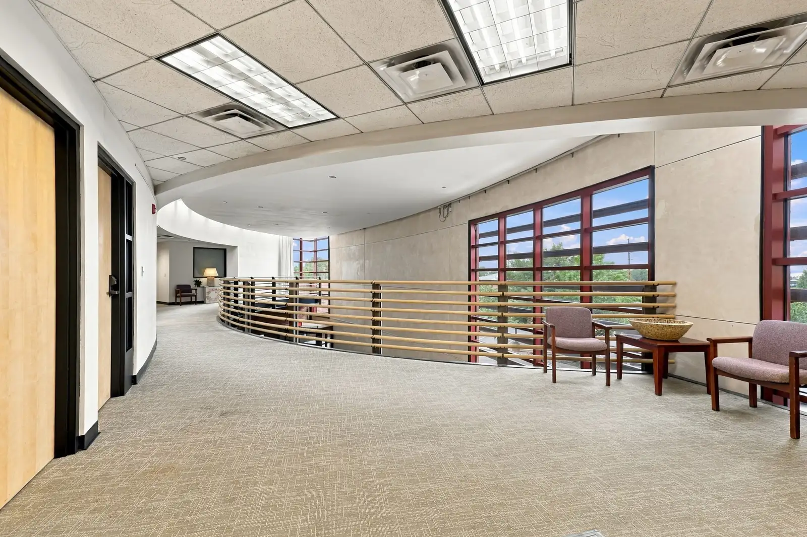 UPSCALE SANTA FE OFFICES IN PRIME LOCATION image 5