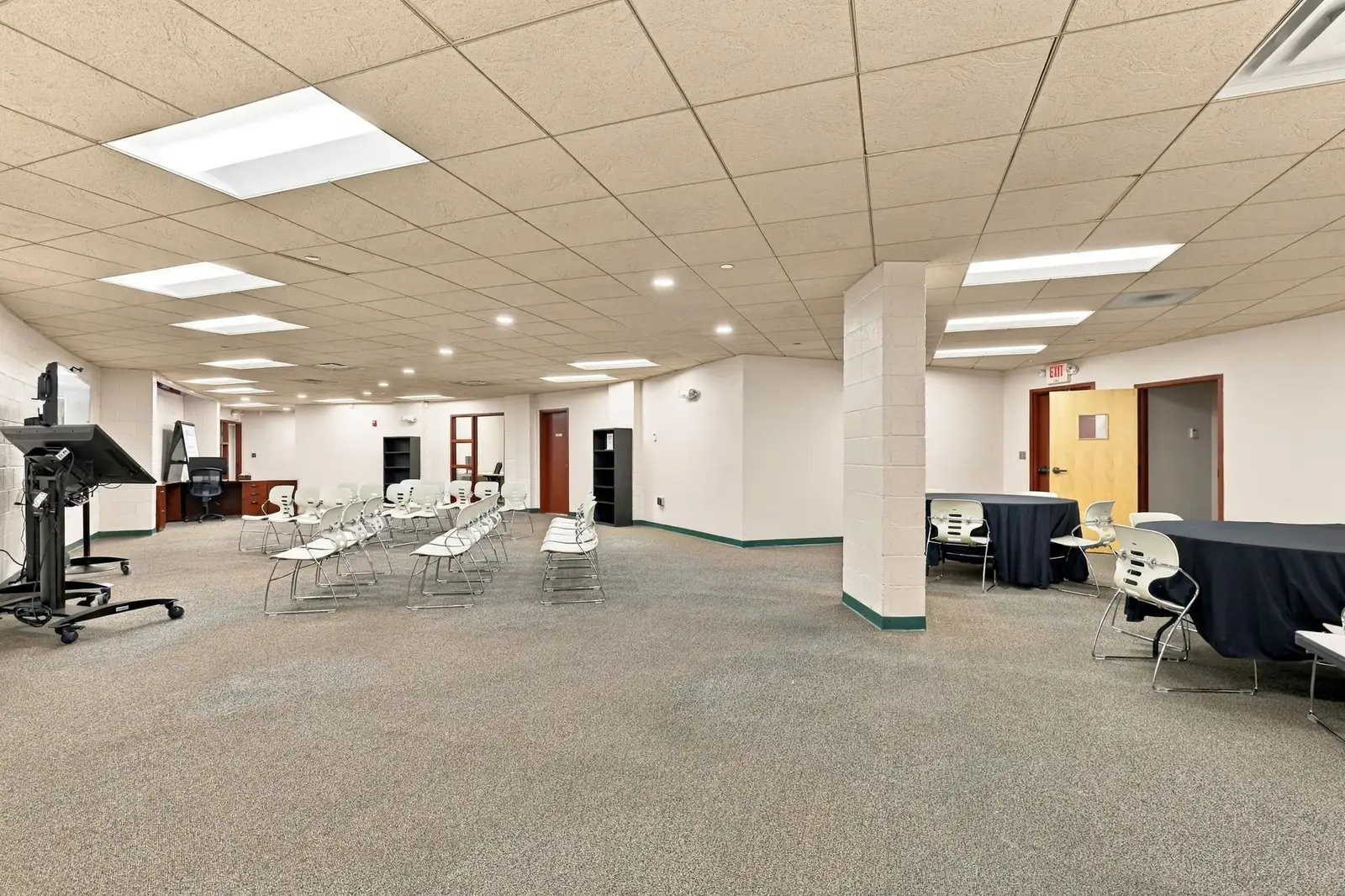 UPSCALE SANTA FE OFFICES IN PRIME LOCATION image 16