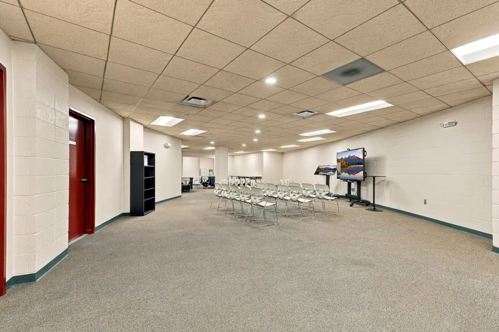 UPSCALE SANTA FE OFFICES IN PRIME LOCATION image 17