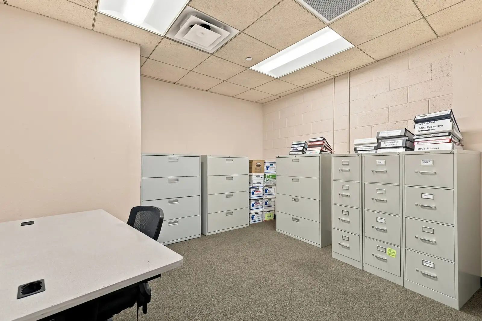 UPSCALE SANTA FE OFFICES IN PRIME LOCATION image 23