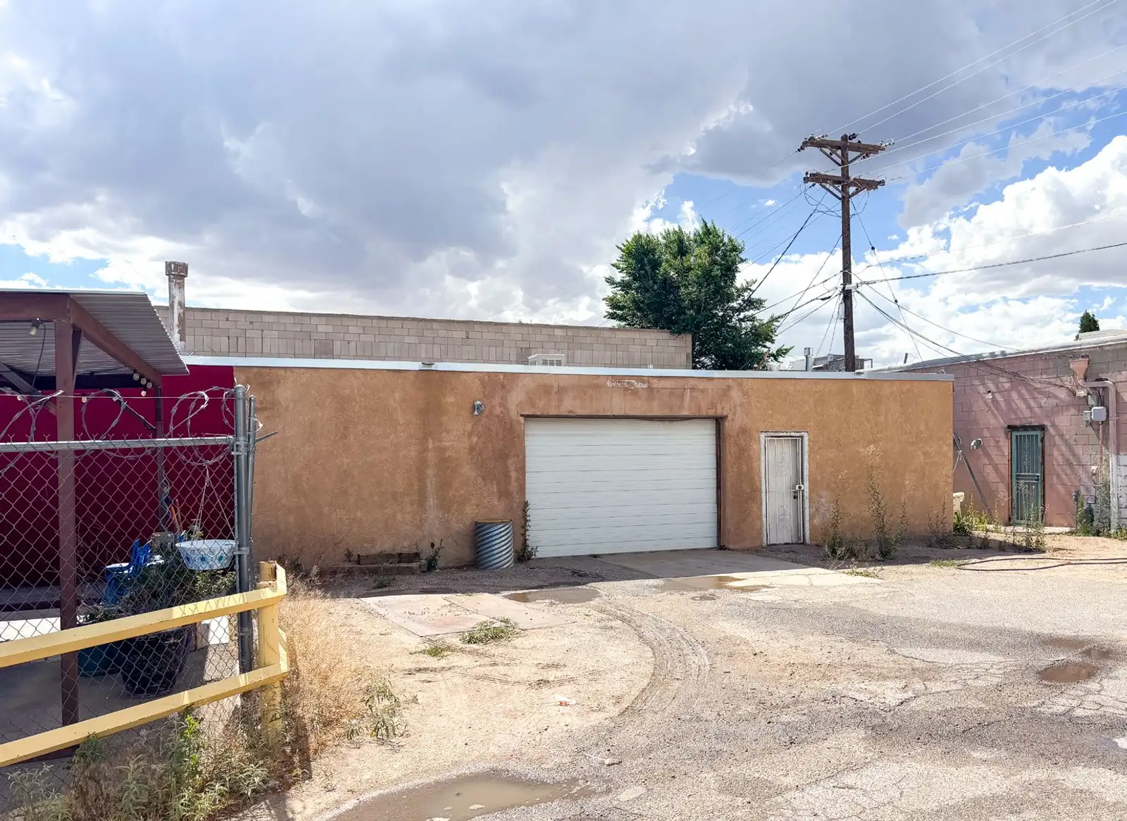 Flex Property with Secured Yard image 3