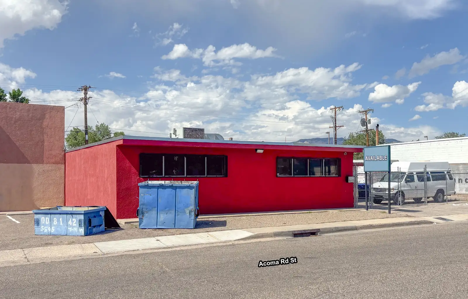 Flex Property with Secured Yard image 1