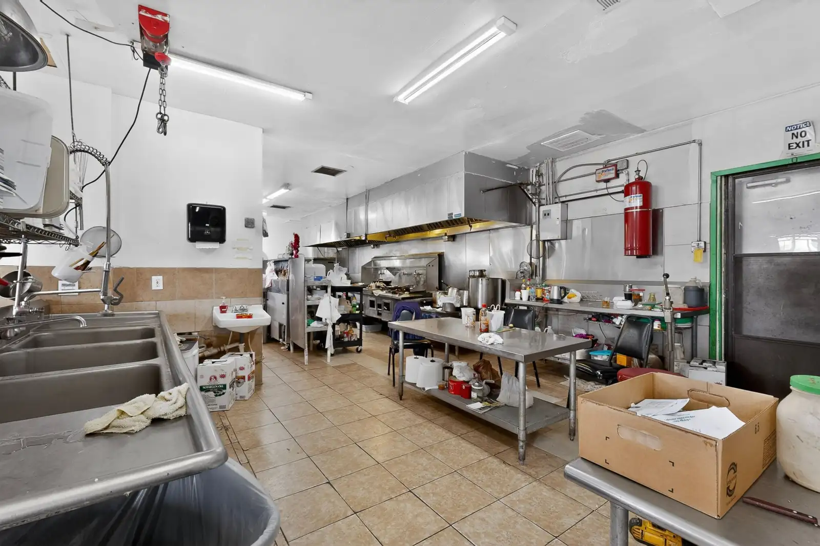 724 N Main St image 16