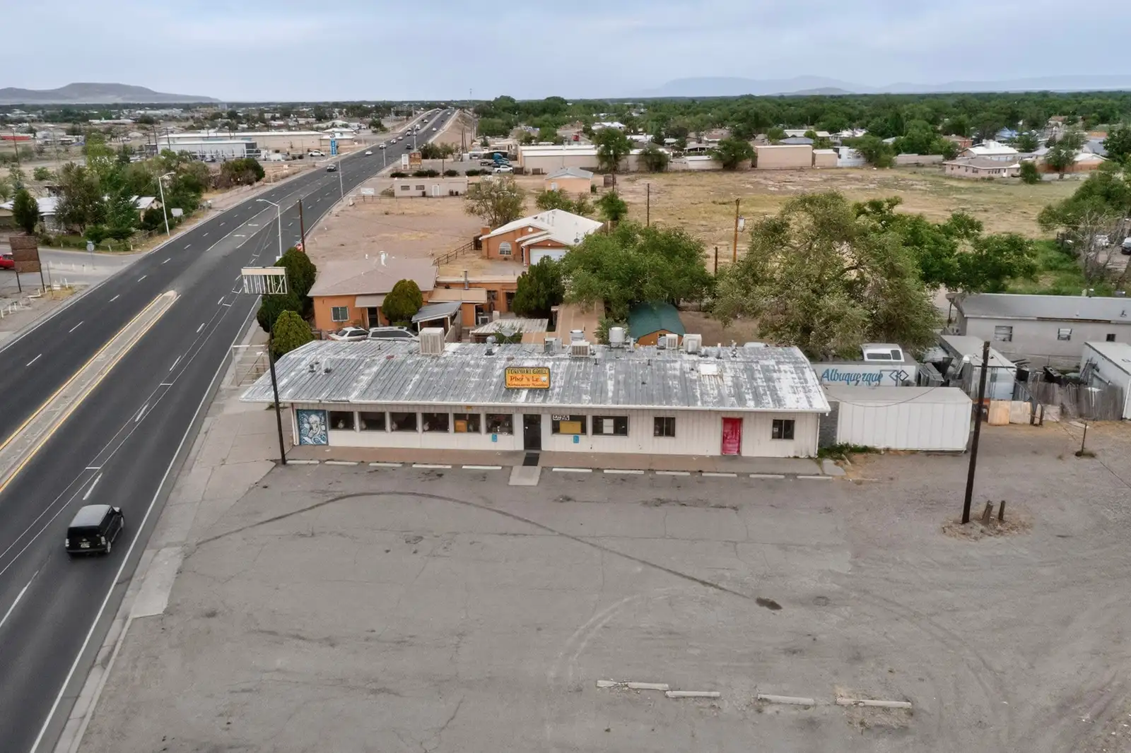 724 N Main St image 18