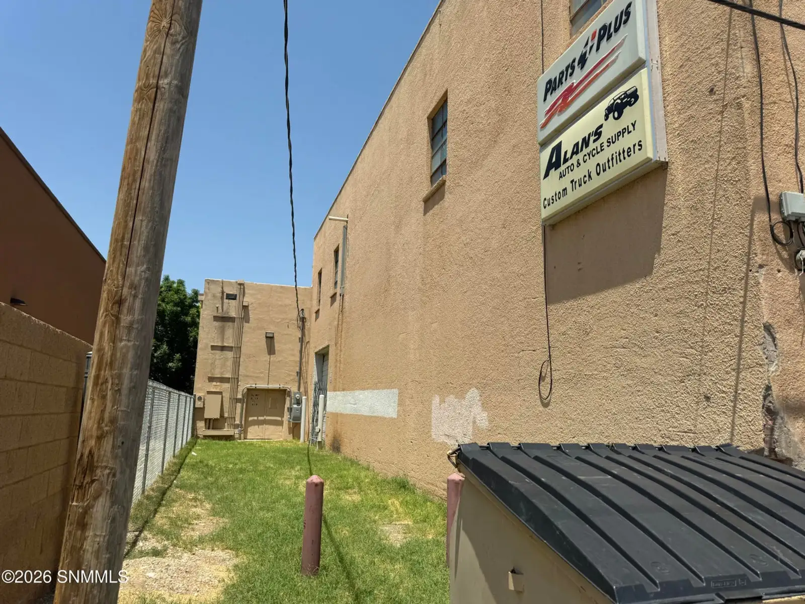 215 W Fox St image 4