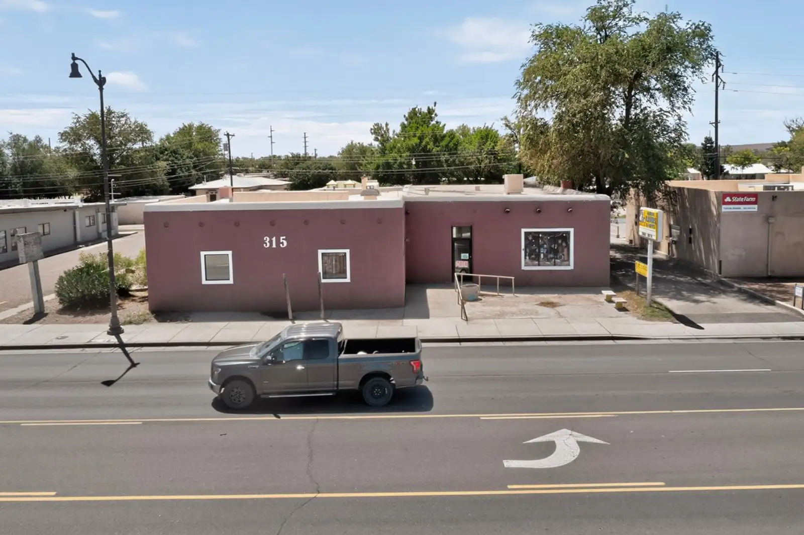 315 W Reinken Ave image 23