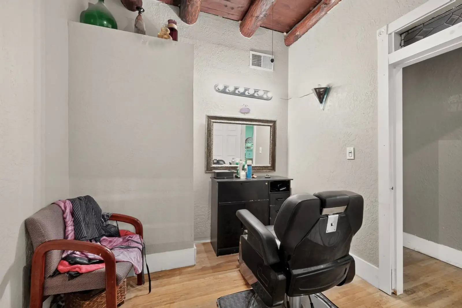 315 W Reinken Ave image 19