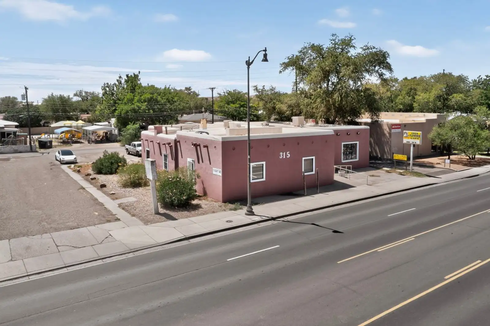 315 W Reinken Ave image 28