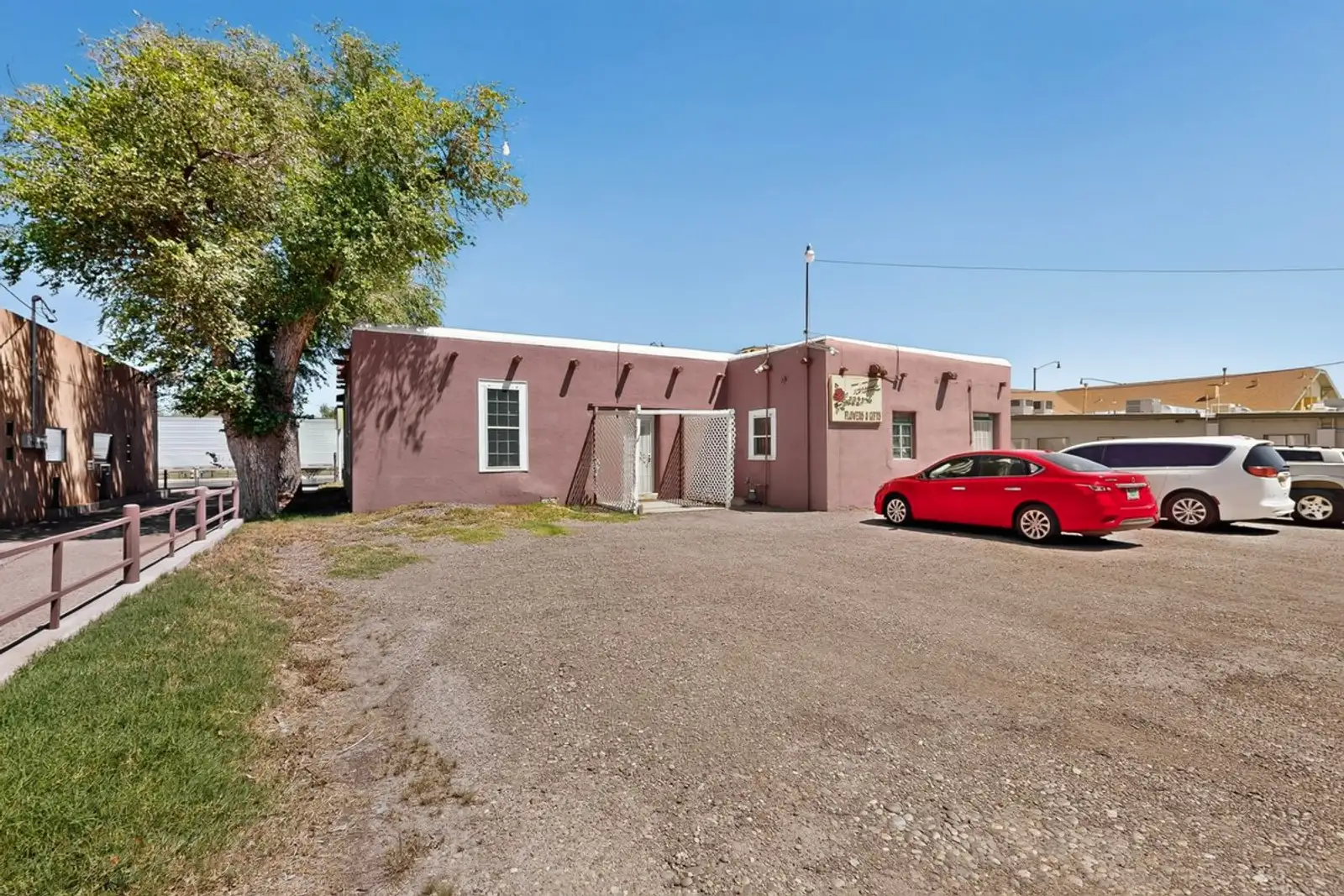 315 W Reinken Ave image 25