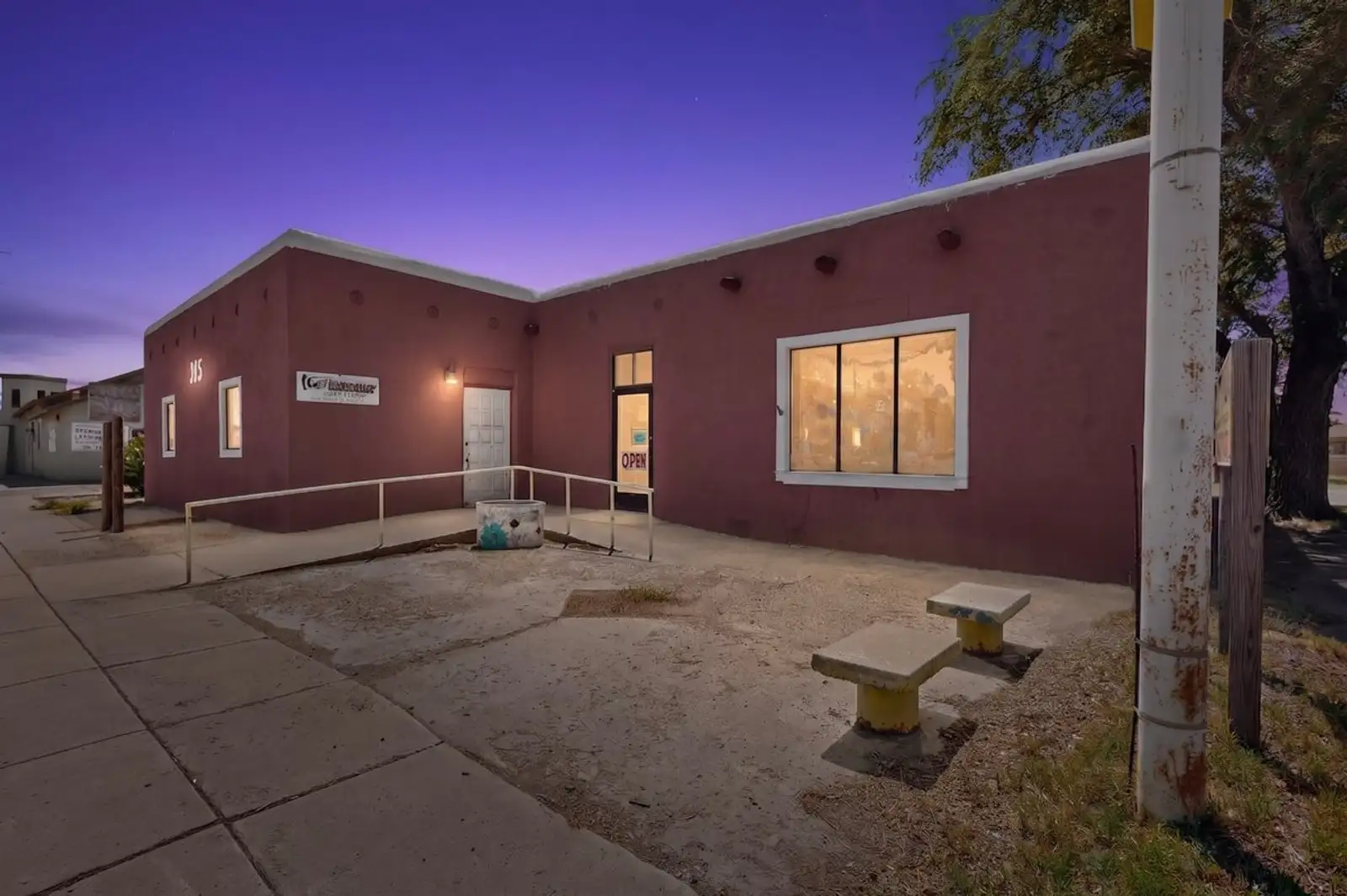 315 W Reinken Ave image 1
