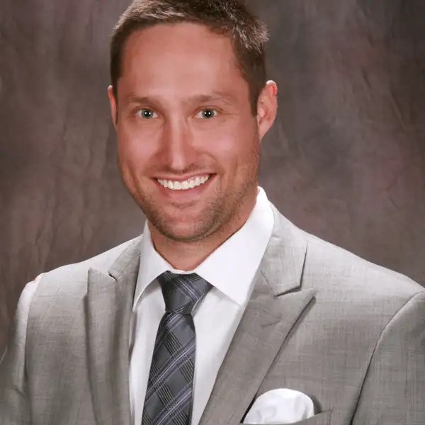 Broker Photo