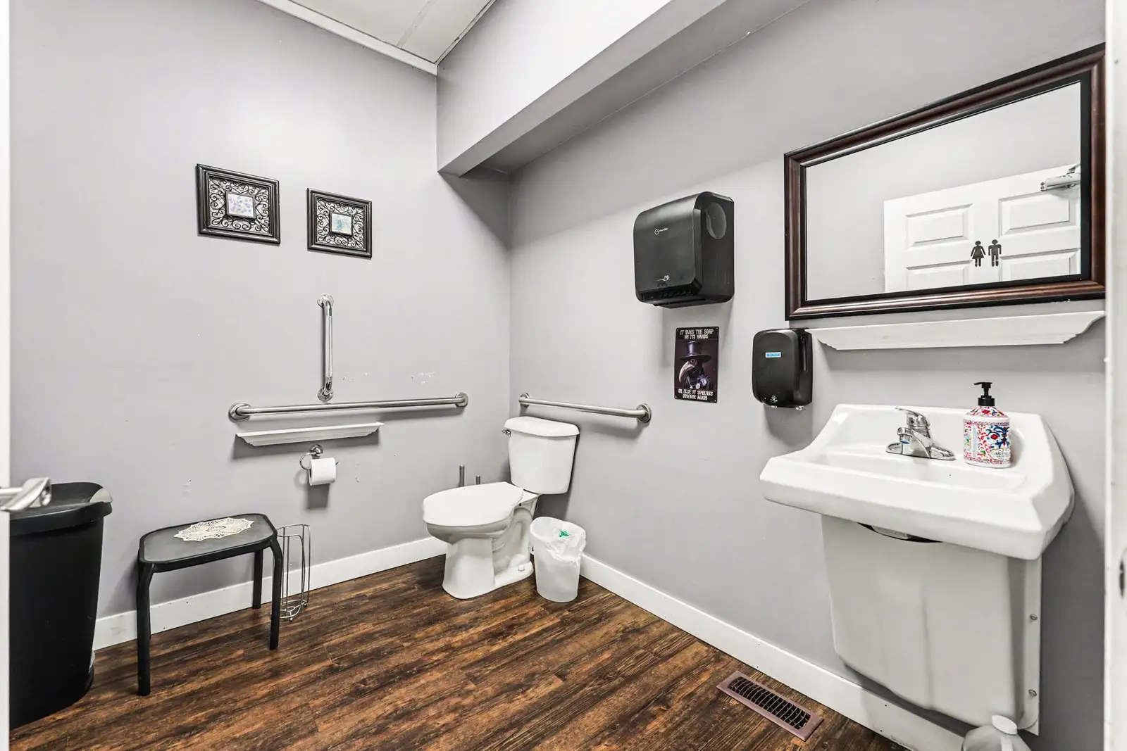 Turnkey Eatery In Kent City! image 13