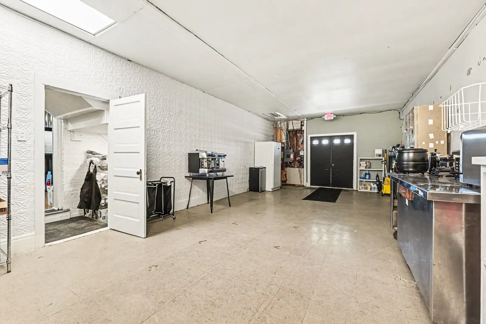 Turnkey Eatery In Kent City! image 16