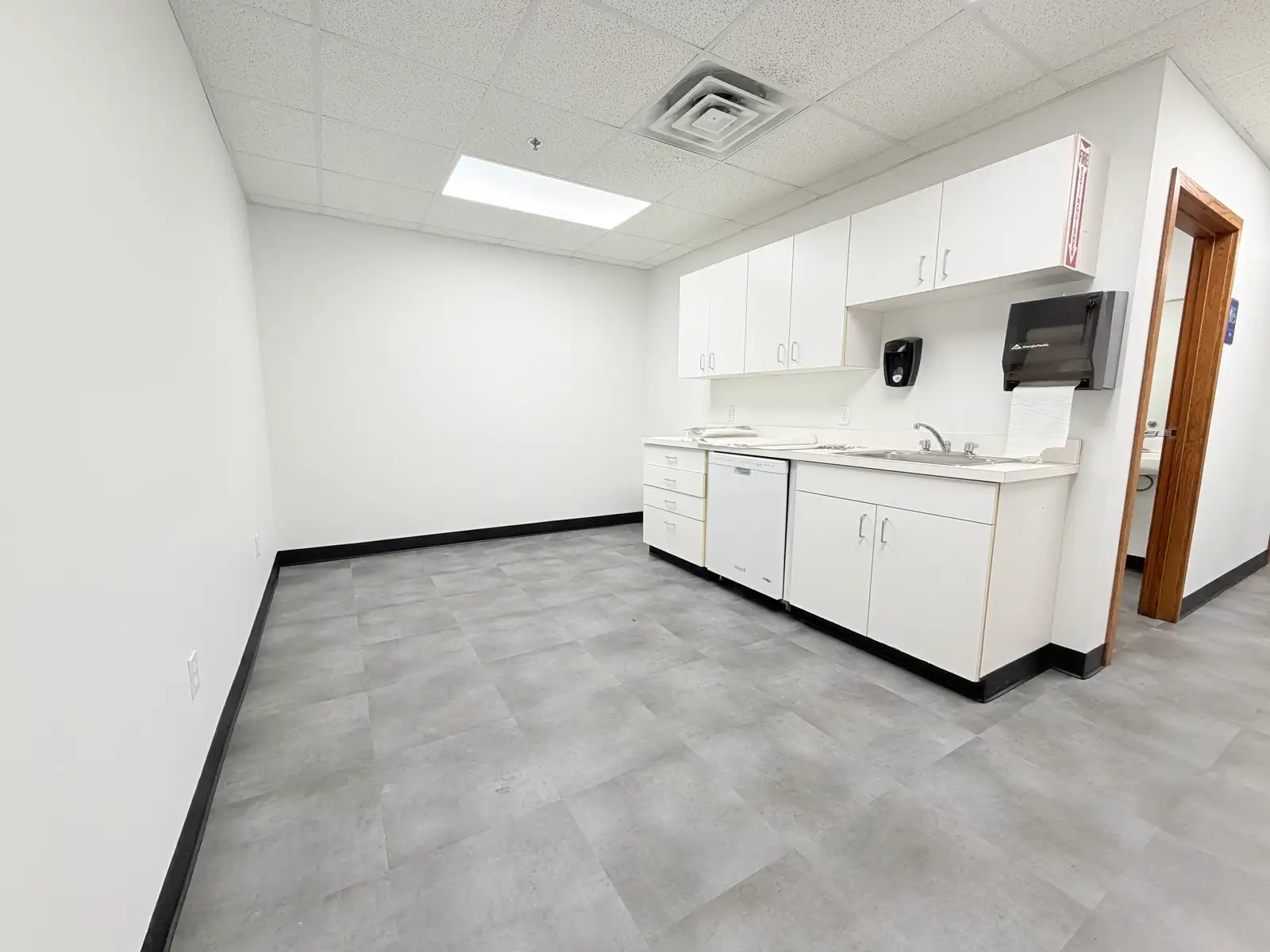 11128 James Street image 17