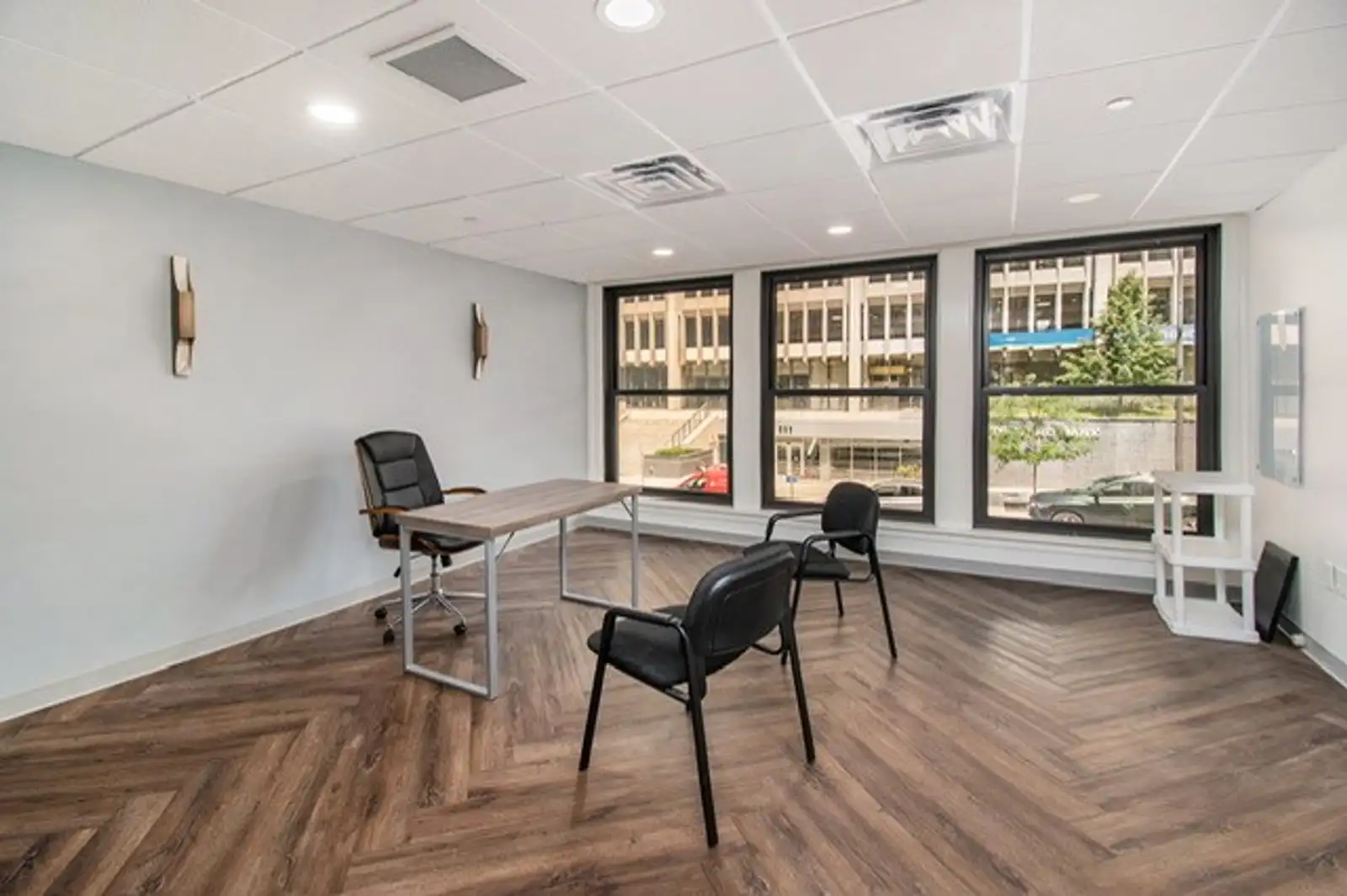 161 Ottawa Ave NW. Suites for Lease image 15